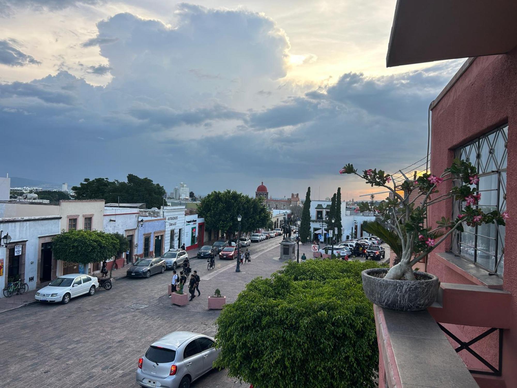 Отель Lolita & Enri, La Mejor Ubicacion Y Vista En El Centro De Керетаро Экстерьер фото